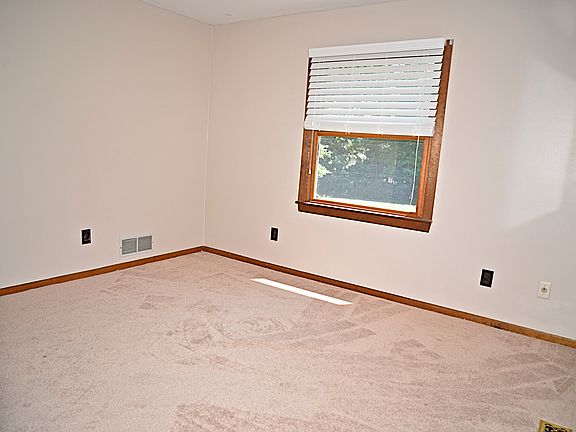5th image of 1210 Larabee