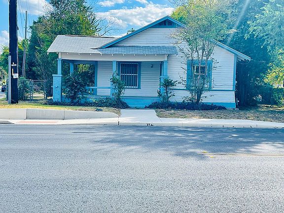 3rd image of 722 E Southcross Blvd
