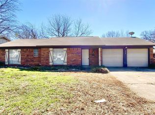 213 Laura Dr, Burleson, TX 76028