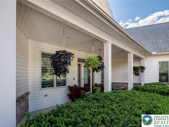 5th image of 6410 Sweetbriar Ln