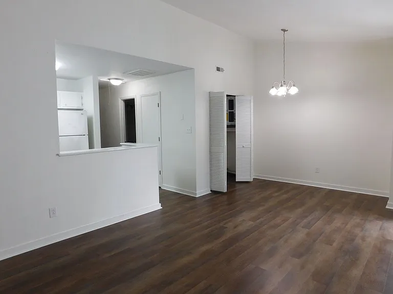 1555 College Way — Photo 3