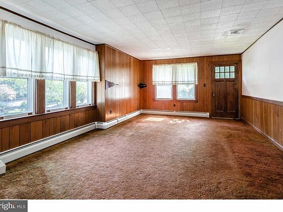 3rd image of 1836 Buck Rd