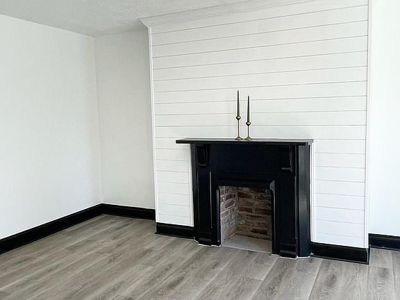 3rd image of 2423 Duncan St