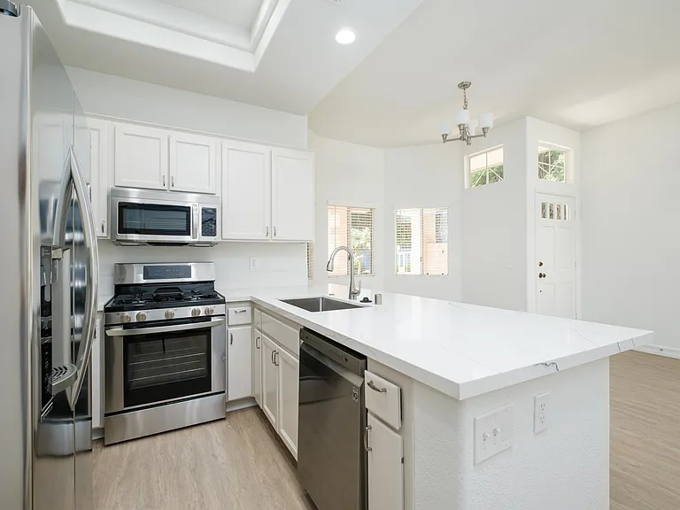 Bel Mondo Condos — Photo 27