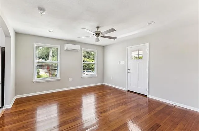 3118 Spain St — Photo 3
