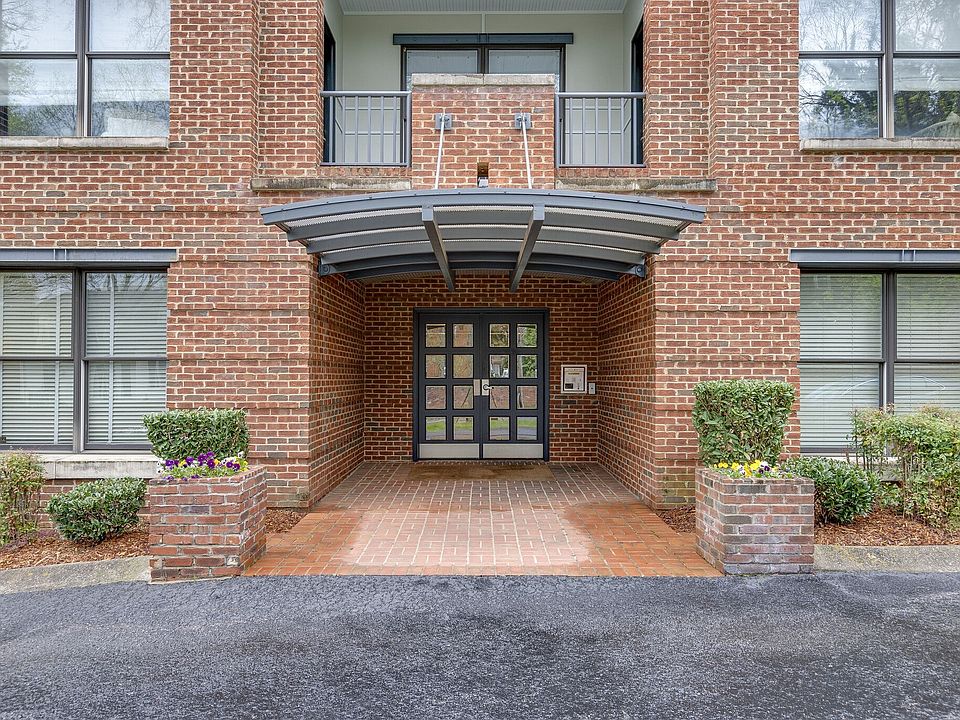 1st image of 4040 Woodlawn Dr Unit 24