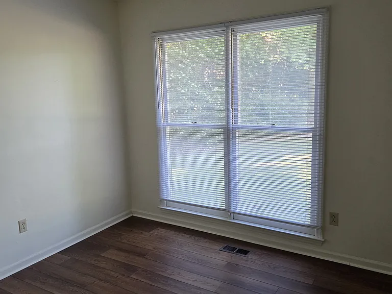 Second bedroom.