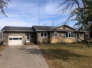 904 W Park Ave, Olivia, MN 56277