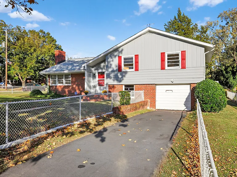 1009 Elliott Ave — Photo 3