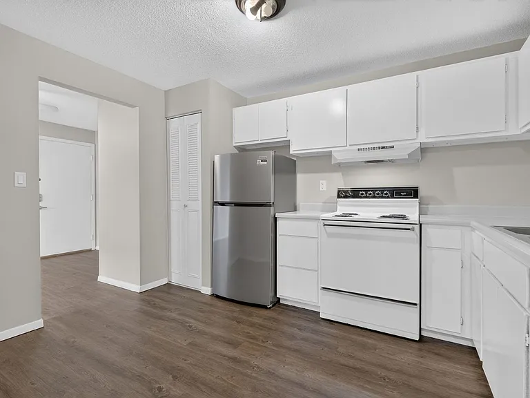 Hollow Hills Apartments — Photo 54