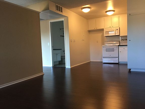 4th image of 13800 Sherman Way #17954495