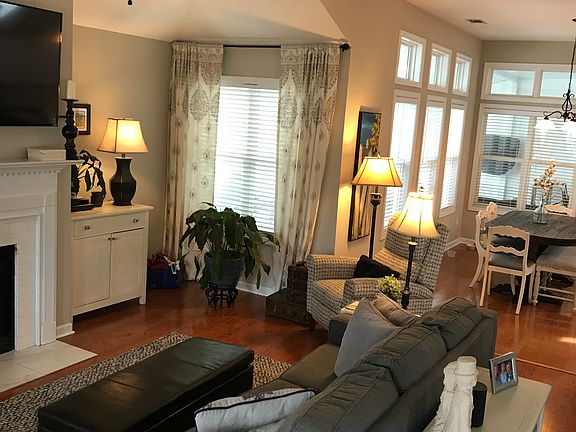 Den w/hardwoods