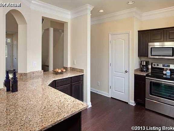 Oakhurst Kitchen w/Crown Molding