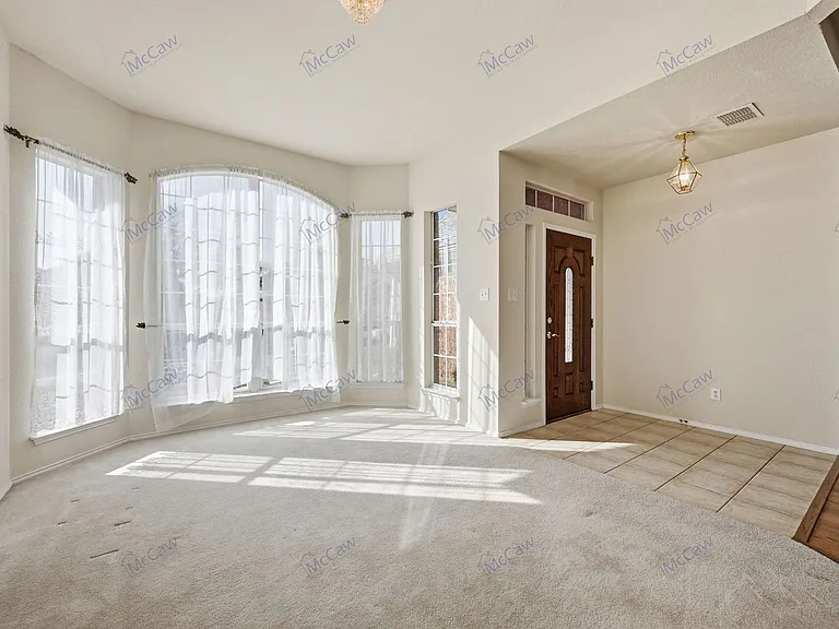 2229 White Rock Ln — Photo 2