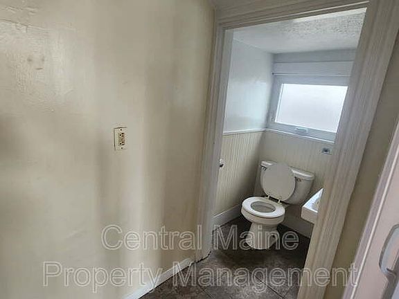 5th image of 92 Pine St APT 1