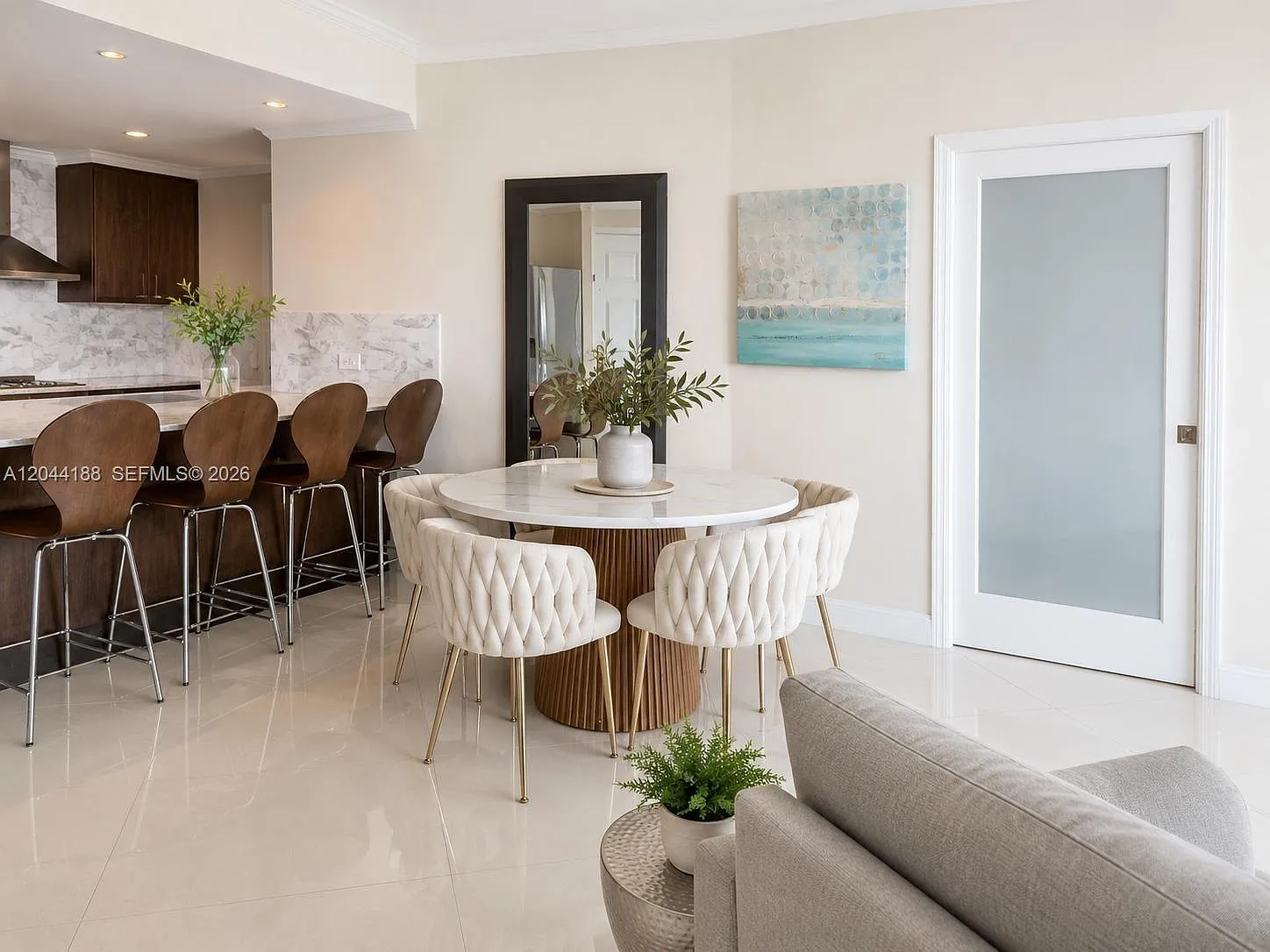 Portofino Tower Condo — Photo 4