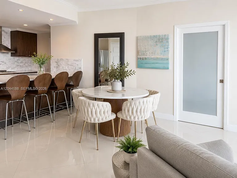 300 S Pointe Dr #706 — Photo 4