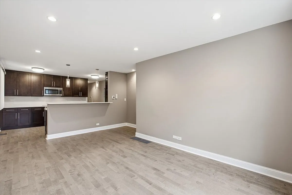 2 bed, 1000 sqft, $2,250 — Photo 4