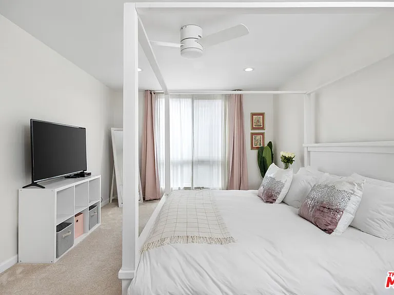 809 S Bundy Dr #205 — Photo 18