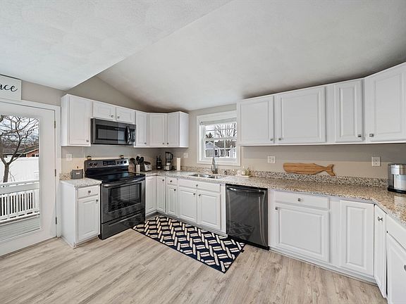 5th image of 4 Fremont Rd