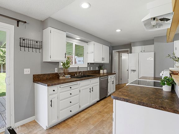 4th image of 1505 E Fruitdale Ave