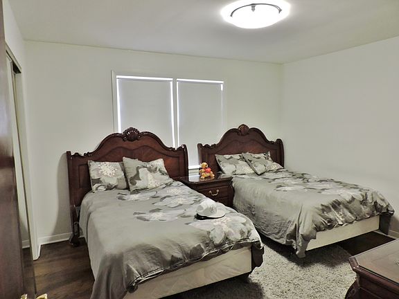 5th image of 2922 W Touhy Ave