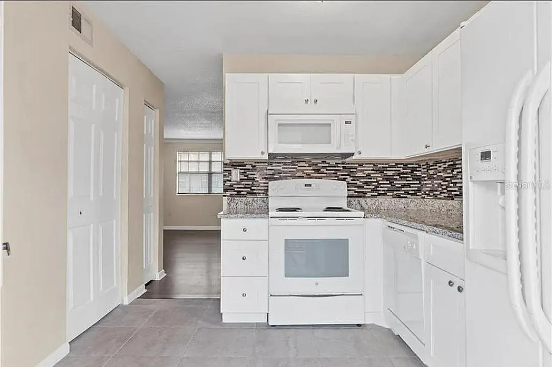 2 bed, 899 sqft, $1,450 — Photo 2