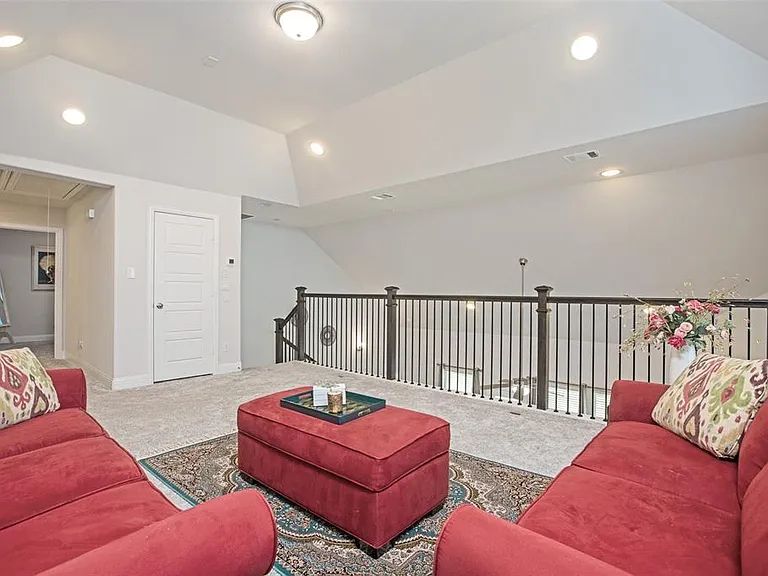 933 Slate Ln — Photo 10