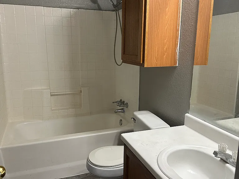 207 E Ross Ave — Photo 16