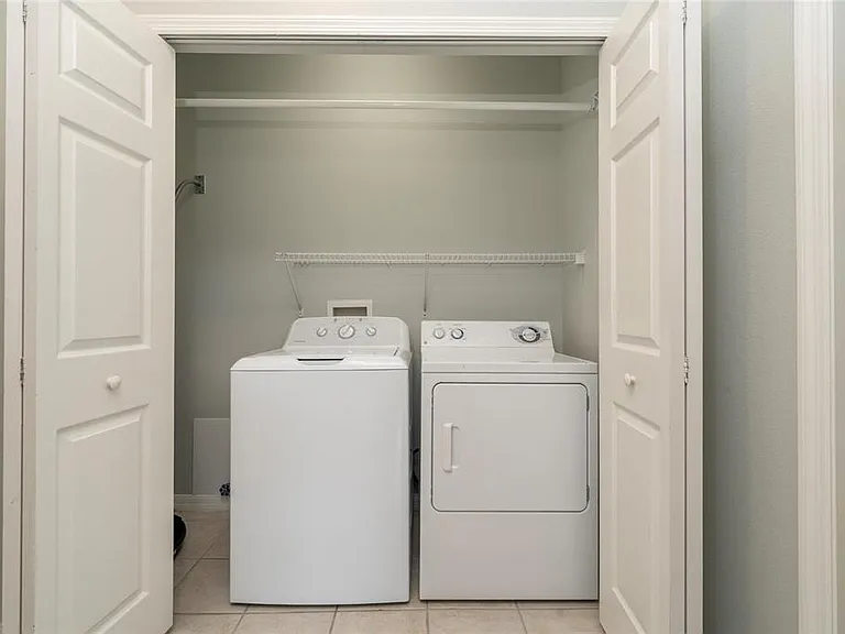 9417 Myrtle Creek Ln #611 — Photo 33