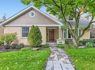 820 Hansen Pl, Park Ridge, IL 60068