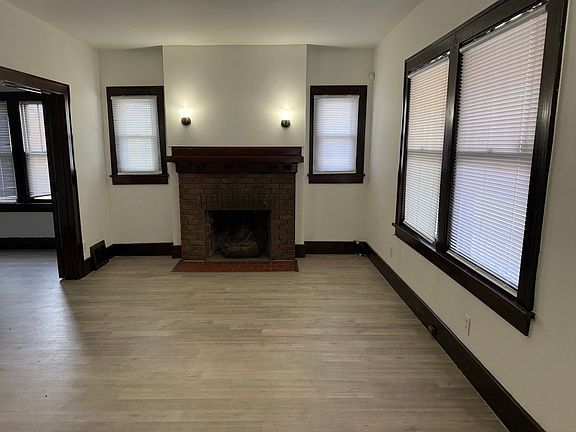 3rd image of 1307 S Pasfield St