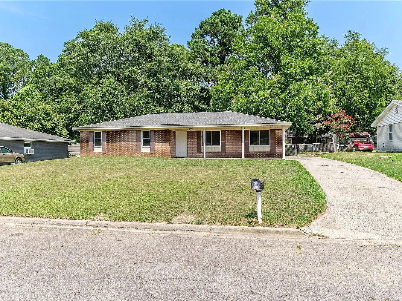 3 bed, 2.0 bath, 1400 sqft, $1,750 — Photo 1