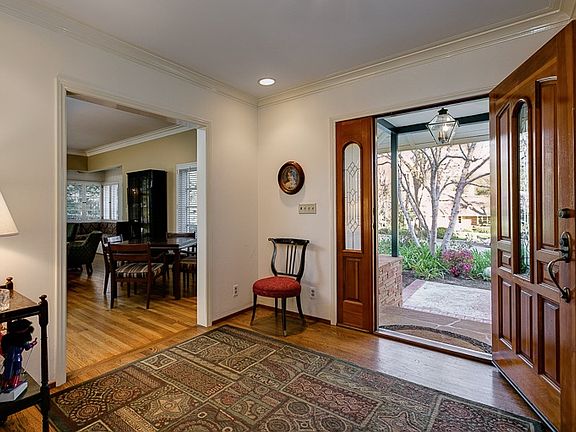 3rd image of 4811 Vineta Ave