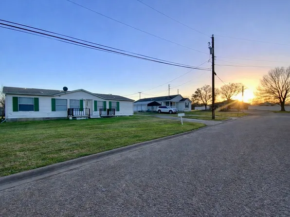 1002 Willow St, Groesbeck, TX 76667