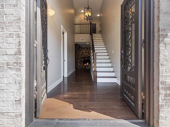 3rd image of 1201 Robbins Rd