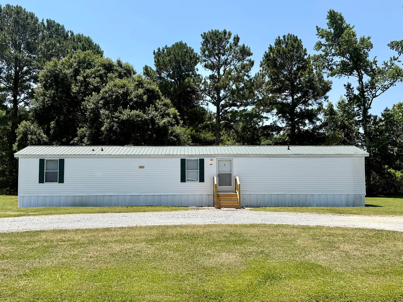 3 bed, $1,295 — Photo 1