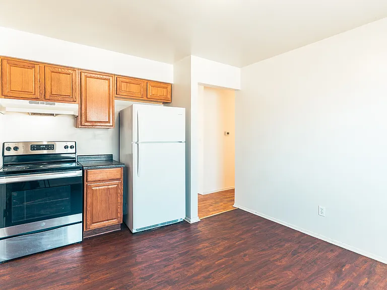 1490 Brady Ave — Photo 14