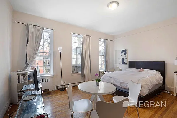 Sold by (Legacy) Elegran | media 10