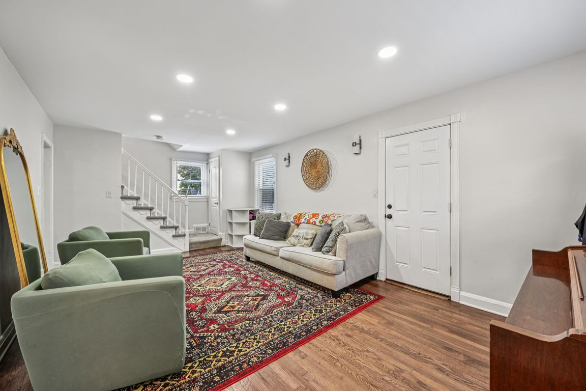 next background image