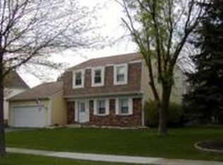 355 Meadow Green Dr, Naperville, IL 60565