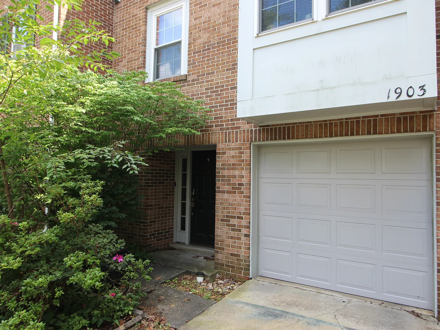 3 bed, 2.5 bath, 1584 sqft, $2,800 — Photo 1