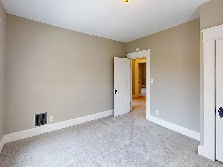 1348 Summit St — Photo 14