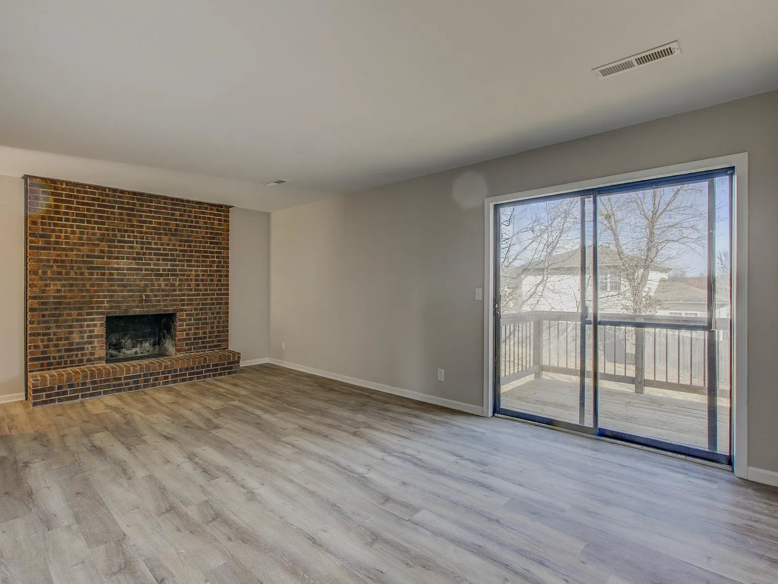 2 bed, 1.0 bath, 884 sqft, $1,300 — Photo 4