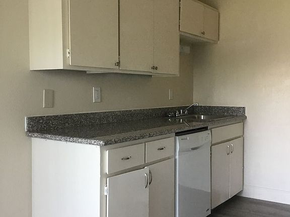 5th image of 11111-11151 SE Bush St #4