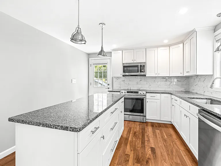 38 Idora Ave — Photo 11