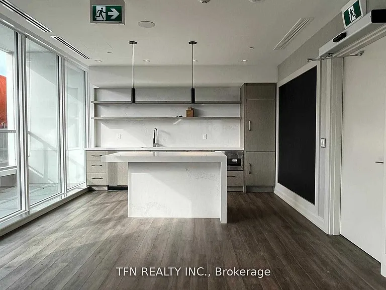212 King William St #512 — Photo 13