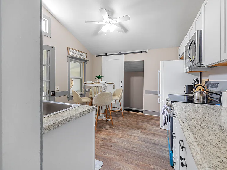 209 George St — Photo 11