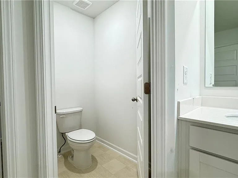 709 Alburgh Aly — Photo 26
