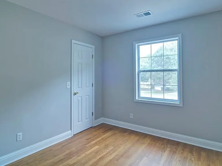 542 Parkstone Ln — Photo 24